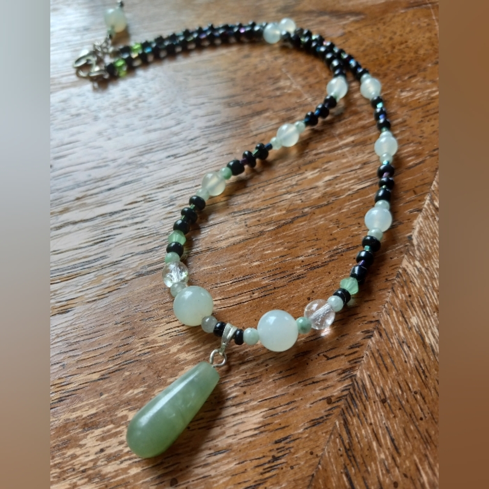 Jade Crystal Beaded Necklace!!!! - Picture 4 of 10